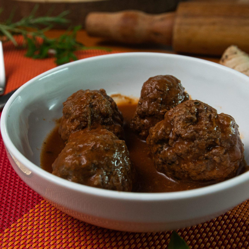 Almôndegas de patinho com molho de pomodoro artesanal
