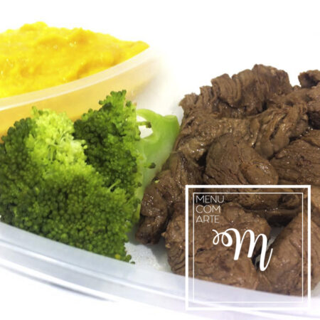 Filé mignon c/ purê de abóbora low carb, cenoura e brócolis 300g