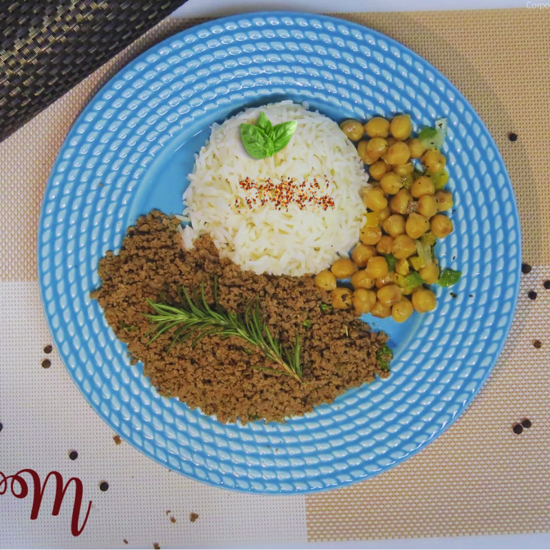Patinho moído com arroz basmati e grão de bico