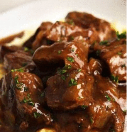Iscas de filé mignon ao molho madeira