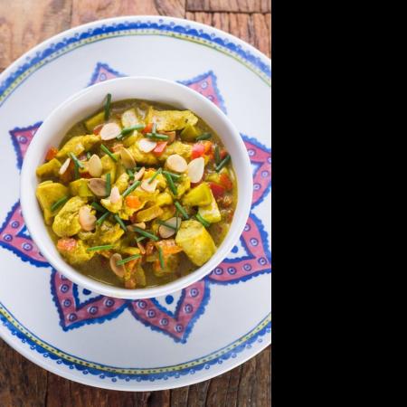 Frango ao curry, brócolis salteados e moranga assada